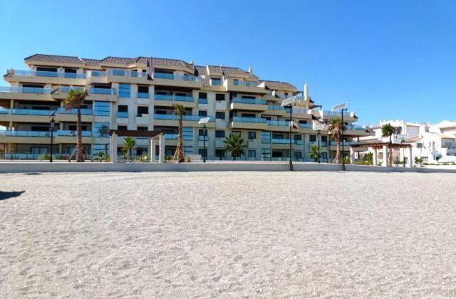 Marina Del Castillo, Duquesa Beachfront Apartment Manilva Eksteriør billede