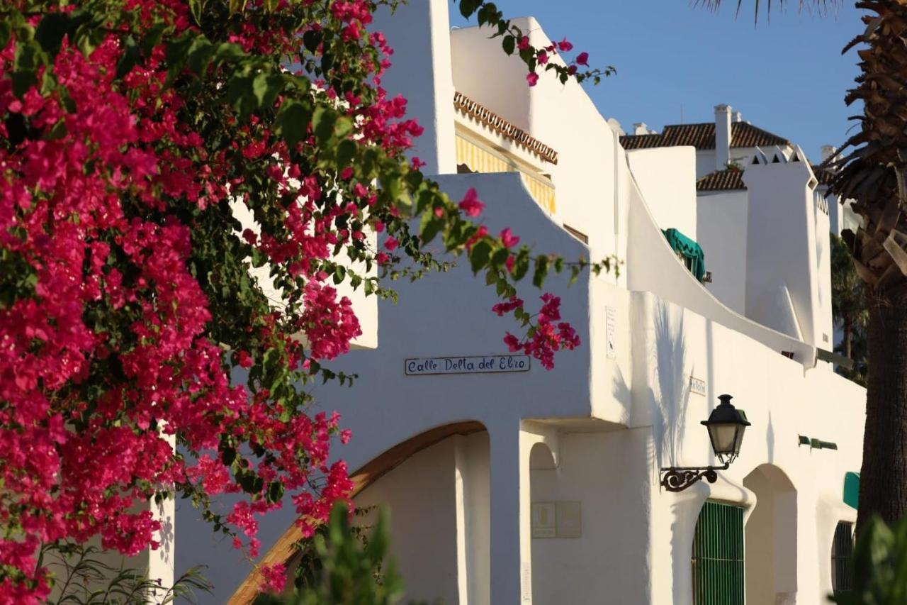 Marina Del Castillo, Duquesa Beachfront Apartment Manilva Eksteriør billede
